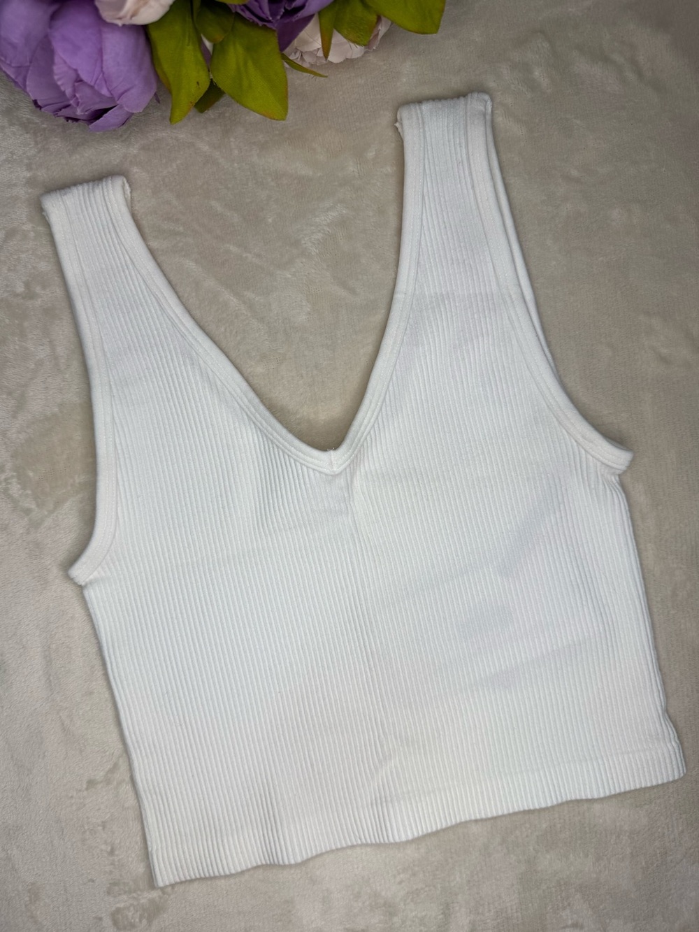NWT Boutique White Ribbed V-Neck Cropped Tank Top